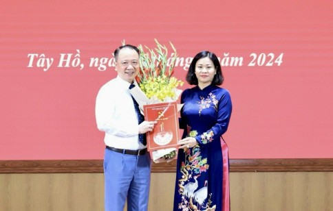 Đồng chí Nguyễn Lê Hoàng giữ chức Phó Bí thư Quận ủy Tây Hồ