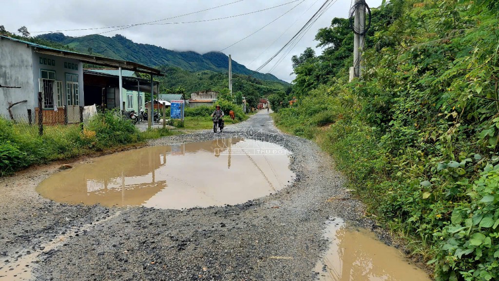 Kon Tum: Những con đường xuống cấp trầm trọng "oằn mình" chờ đầu tư