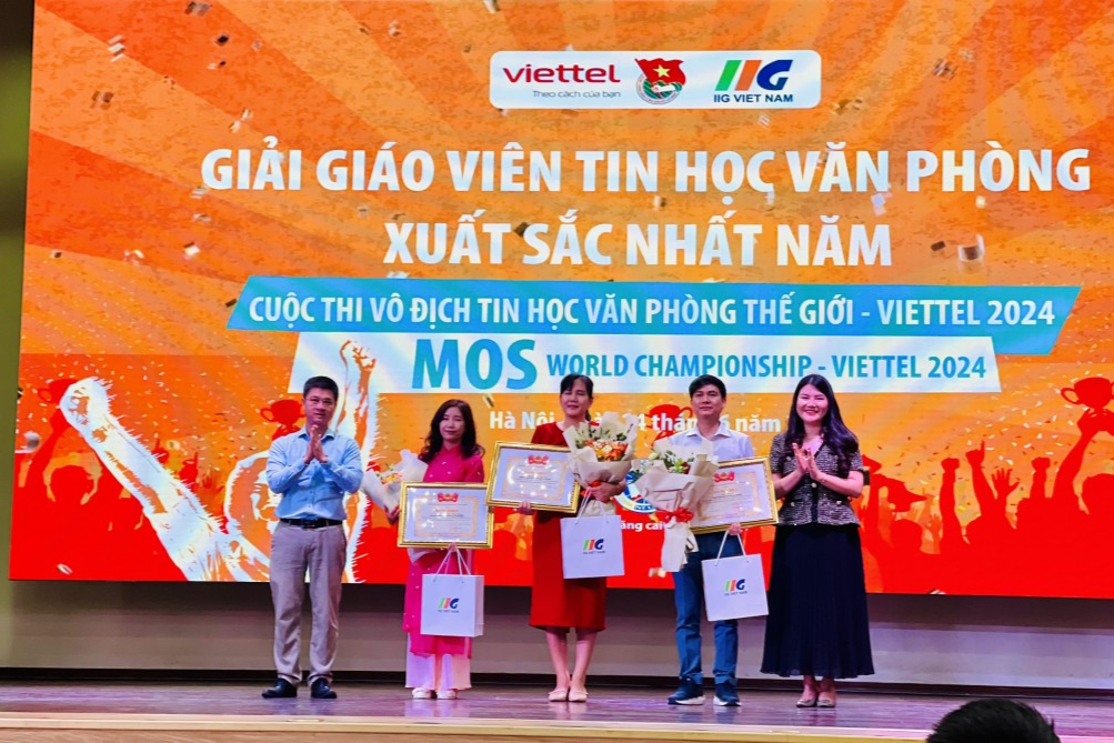 Các thầy cô giáo có thành tích xuất sắc được vinh danh 