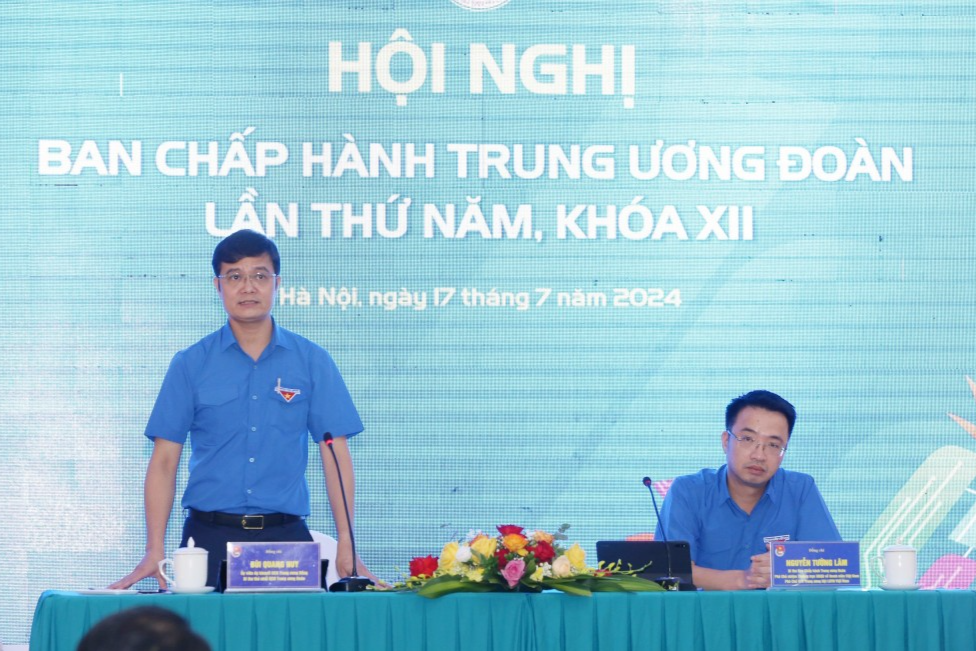 Các đồng chí chủ trì hội nghị 