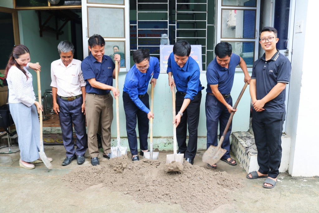 Lễ khởi công xây dựng “Nhà nhân ái” cho gia đình anh Nguyễn Xuân Hưng