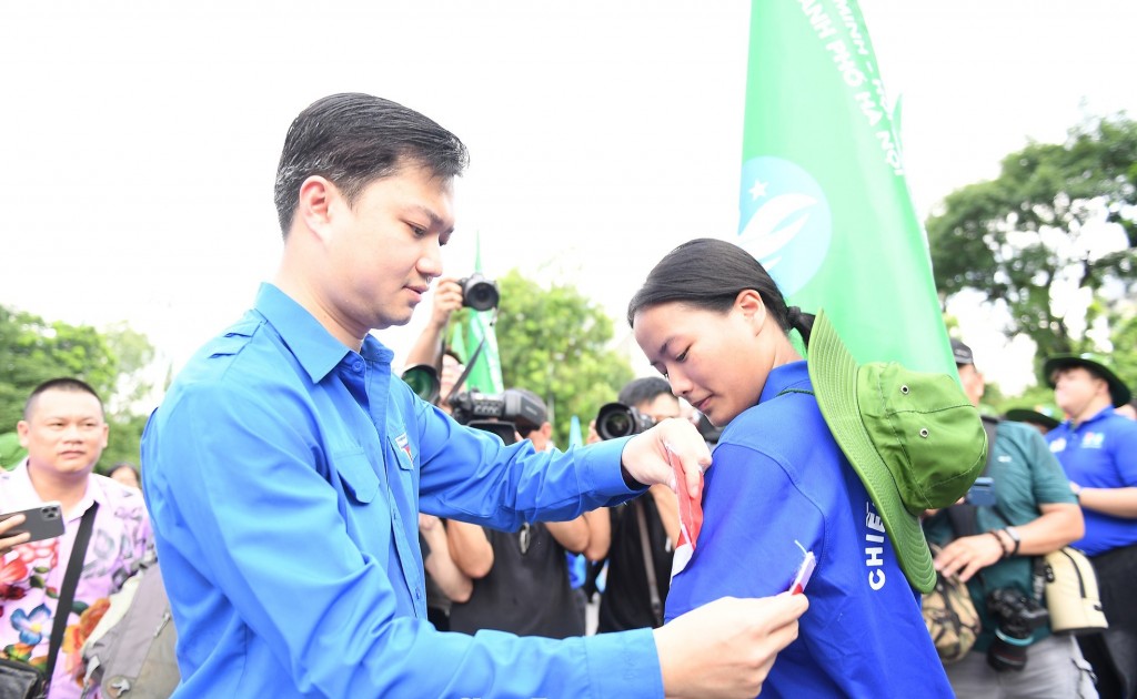 Bí thư Trung ương Đoàn, Chủ tịch Hội Sinh viên Việt Nam Nguyễn Minh Triết động viên sinh viên Thủ đô tham gia Chiến dịch Mùa hè xanh