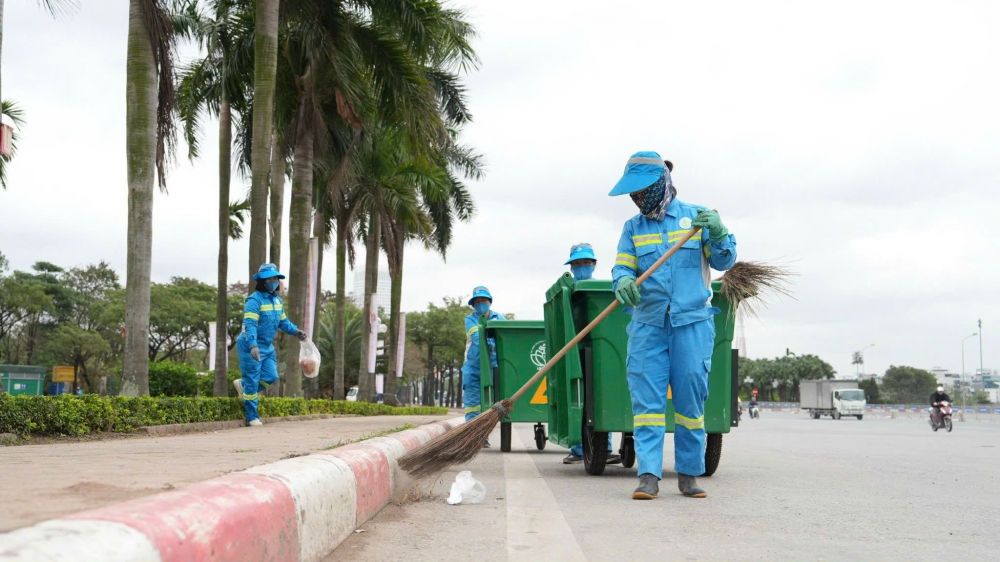 Công nhân vệ sinh môi trường ứng trực dịp Quốc khánh