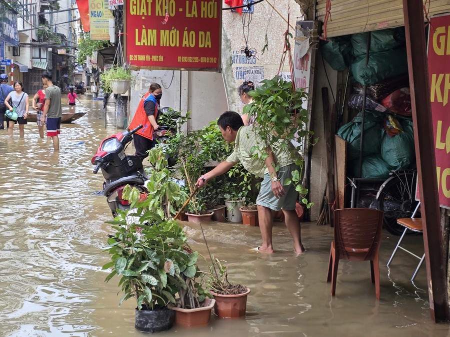 Hơn 75.000 người dân vùng ngập lụt trở về nơi ở