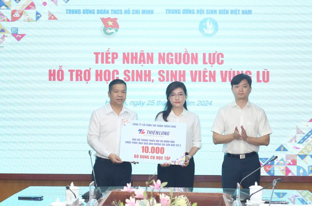 Công ty cổ phần tập đoàn Thiên Long trao tặng nguồn lực tại chương trình