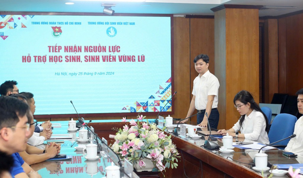 Tiếp nhận nguồn lực hỗ trợ học sinh, sinh viên vùng lũ