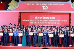 Vinh danh Thủ khoa xuất sắc tốt nghiệp trên địa bàn TP Hà Nội