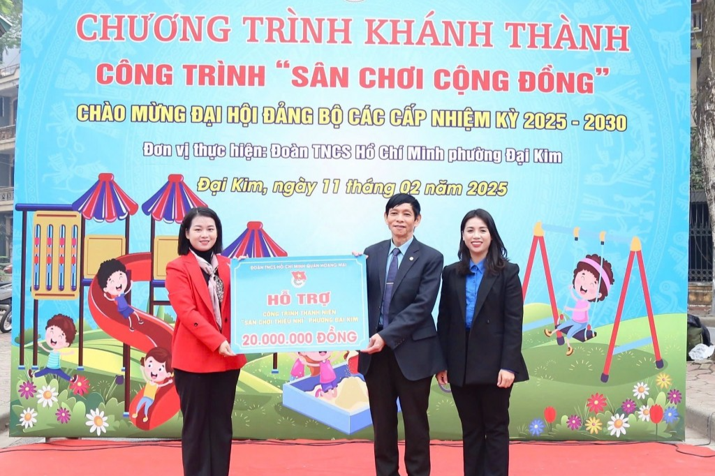 Khánh thành công trình sân chơi chào mừng Đại hội Đảng các cấp