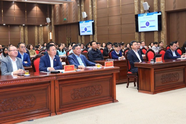 Thành ủy Hà Nội tổ chức hội nghị tập huấn một số ứng dụng chuyển đổi số - Ảnh: HNM
