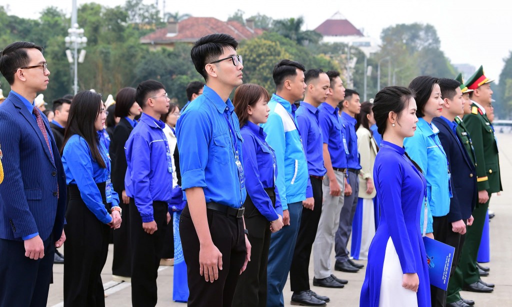 Cán bộ Đoàn nhận Giải thưởng Lý Tự Trọng báo công dâng Bác