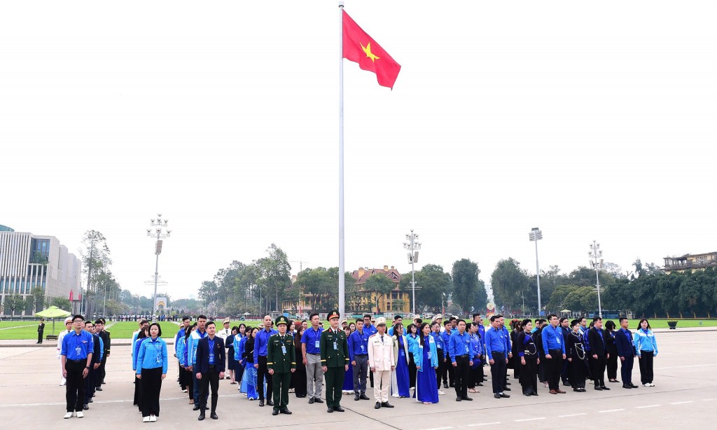 Cán bộ Đoàn nhận Giải thưởng Lý Tự Trọng báo công dâng Bác