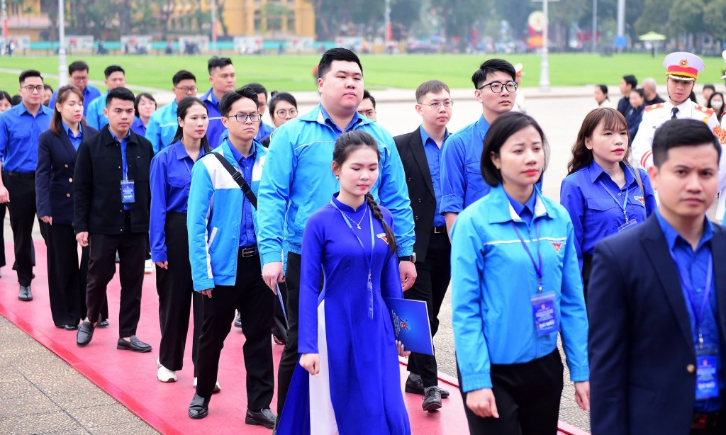 Cán bộ Đoàn nhận Giải thưởng Lý Tự Trọng báo công dâng Bác
