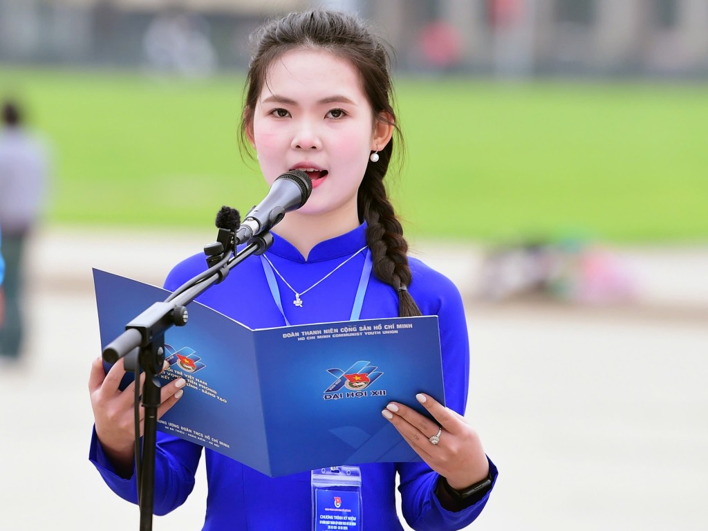 Cán bộ Đoàn nhận Giải thưởng Lý Tự Trọng báo công dâng Bác