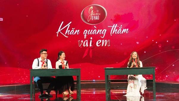 NSƯT Hải Phượng cùng 2 MC tái hiện hình ảnh Đại hội Cháu Ngoan Bác Hồ 
