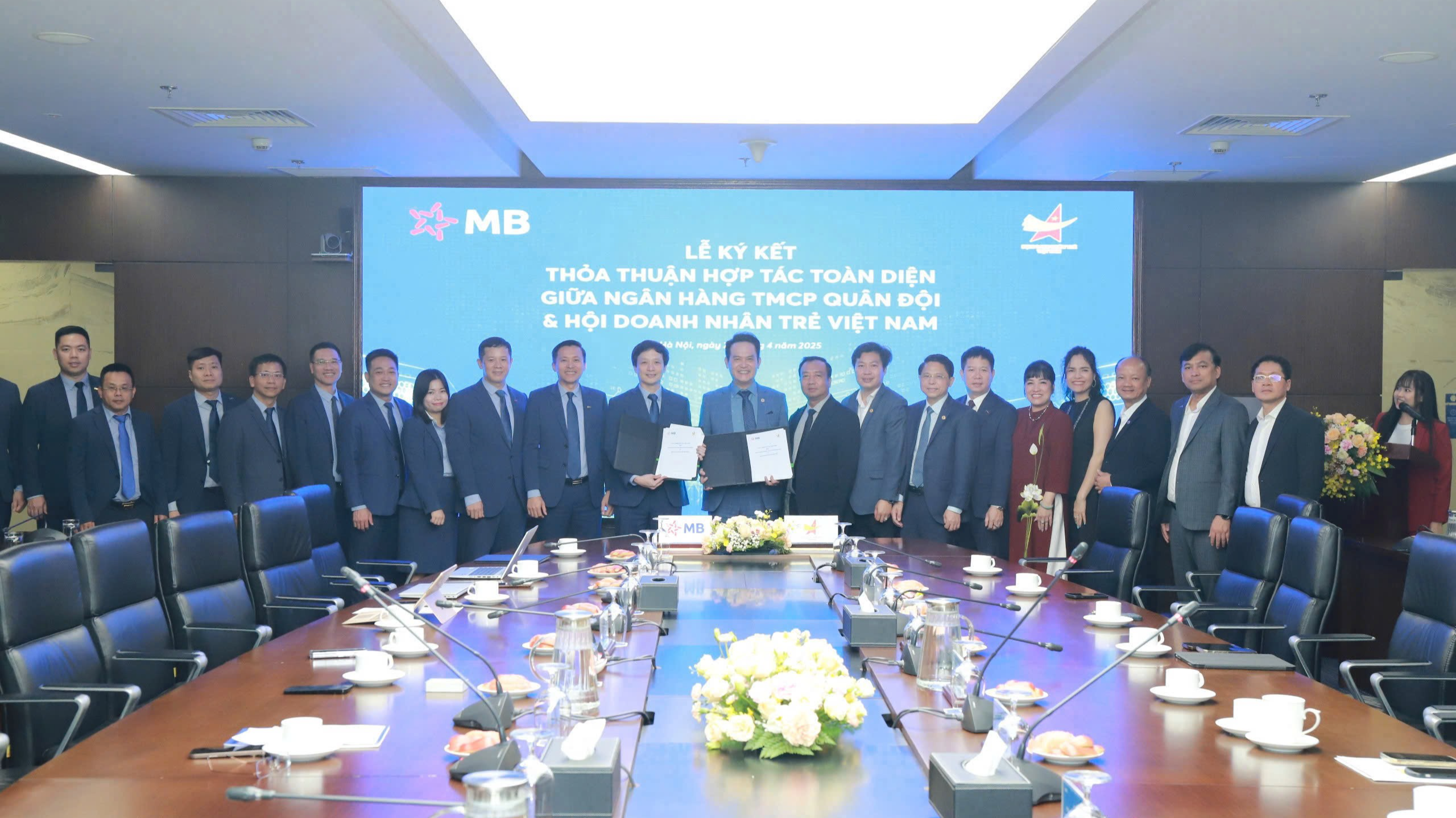 Khởi nghiệp là động lực thúc đẩy kinh tế tư nhân phát triển Lễ ký kết thỏa thuận hợp tác giữa Ngân hàng TMCP Quân đội và Hội Doanh nhân trẻ Việt Nam