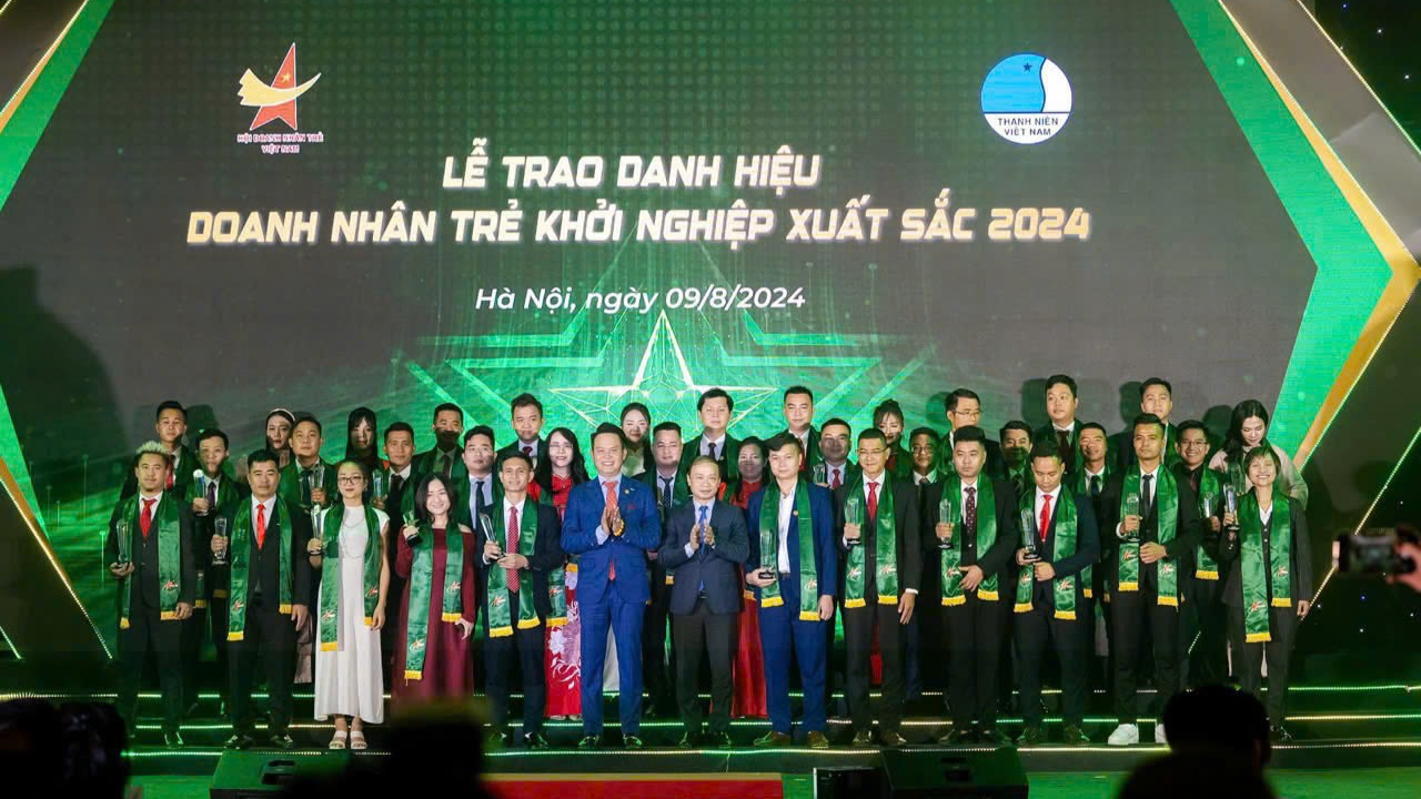 Khởi nghiệp là động lực thúc đẩy kinh tế tư nhân phát triển Lễ trao danh hiệu Doanh nhân trẻ khởi nghiệp xuất sắc 2024