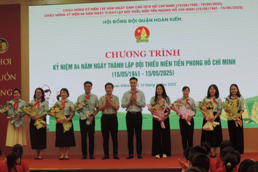 Quận Hoàn Kiếm: Tuyên dương 84 em nhỏ tiêu biểu