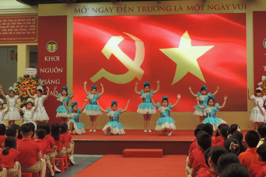 Tiết mục văn nghệ của các em thiếu nhi tại chương trình 