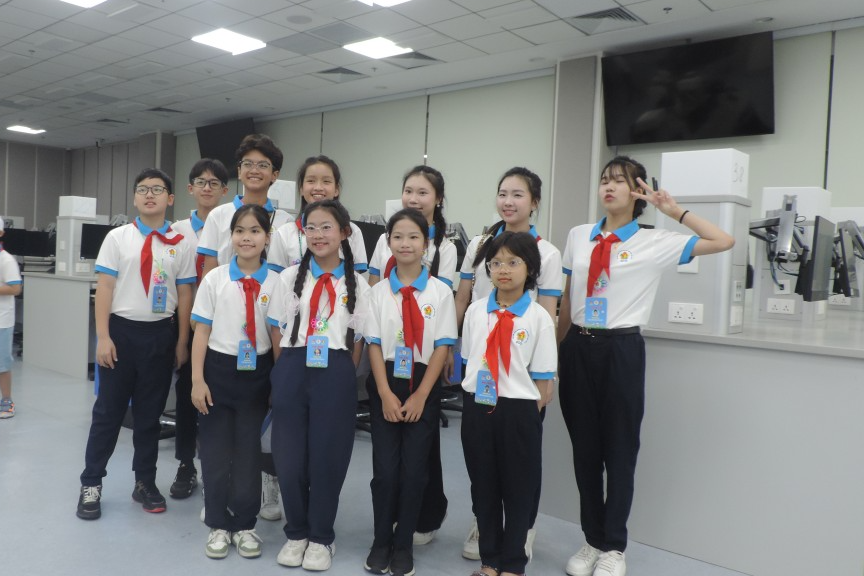 Các em thiếu nhi đoàn đại biểu thành phố Hà Nội 