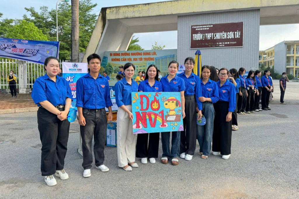 Hơn 5.000 tình nguyện viên chung nhịp đập “tiếp sức” thí sinh