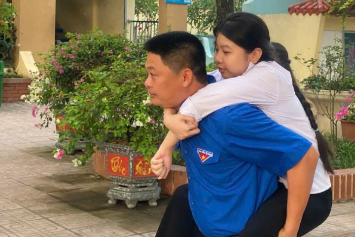 Hơn 5.000 tình nguyện viên chung nhịp đập “tiếp sức” thí sinh Hơn 5.000 tình nguyện viên chung nhịp đập “tiếp sức” thí sinh