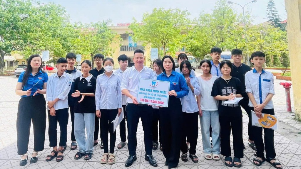 Huyện đoàn Phú Xuyên đón nhận nguồn lực hỗ trợ thí sinh Huyện đoàn Phú Xuyên đón nhận nguồn lực hỗ trợ thí sinh