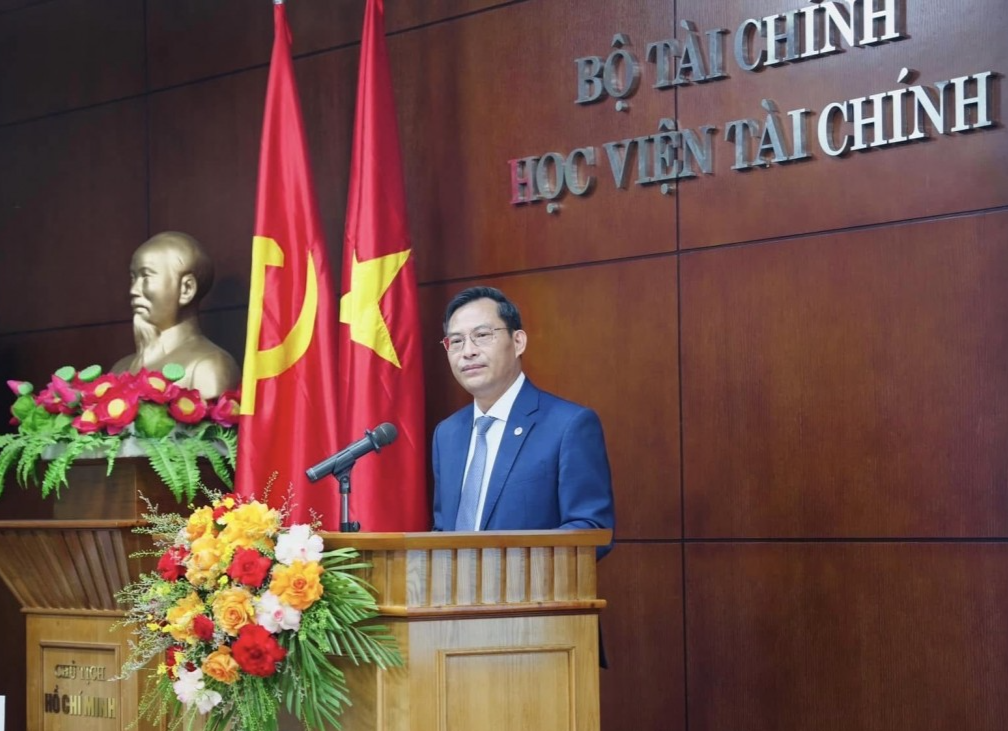 Theo TS. Bình: Sinh viên phải hiểu rằng tri thức không chỉ để lấy điểm số mà là hành trang theo suốt cuộc đời Theo TS. Bình: Sinh viên phải hiểu rằng tri thức không chỉ để lấy điểm số mà là hành trang theo suốt cuộc đời