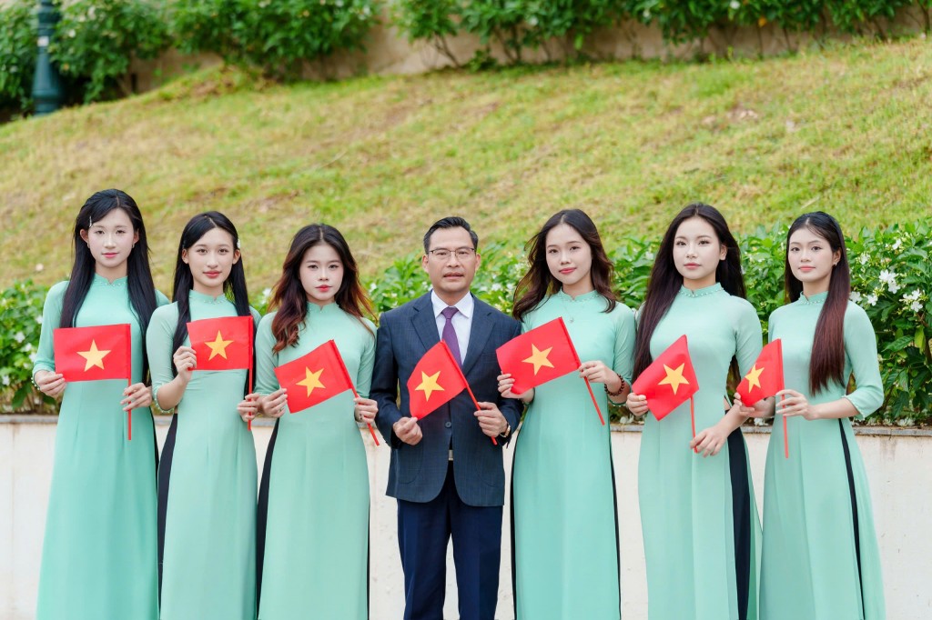 TS. Nguyễn Văn Bình – Bí thư Đảng ủy, Chủ tịch Hội đồng trường Học viện Tài chính TS. Nguyễn Văn Bình – Bí thư Đảng ủy, Chủ tịch Hội đồng trường Học viện Tài chính