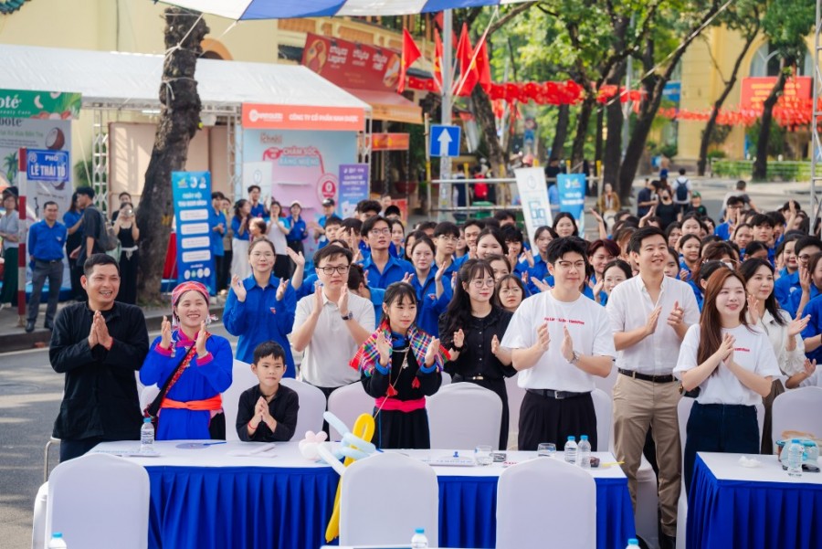 Đông đảo khách mời dự sự kiện Đông đảo khách mời dự sự kiện